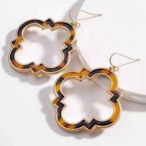 2/$35 ๐ค Gold Tortoise Dangle Earrings D43